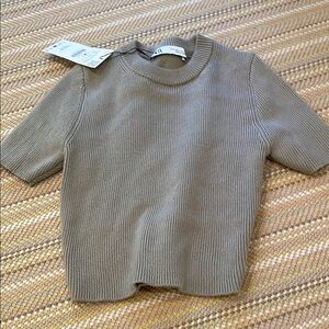 Zara Taupe Short Sleeve Tee size Small
